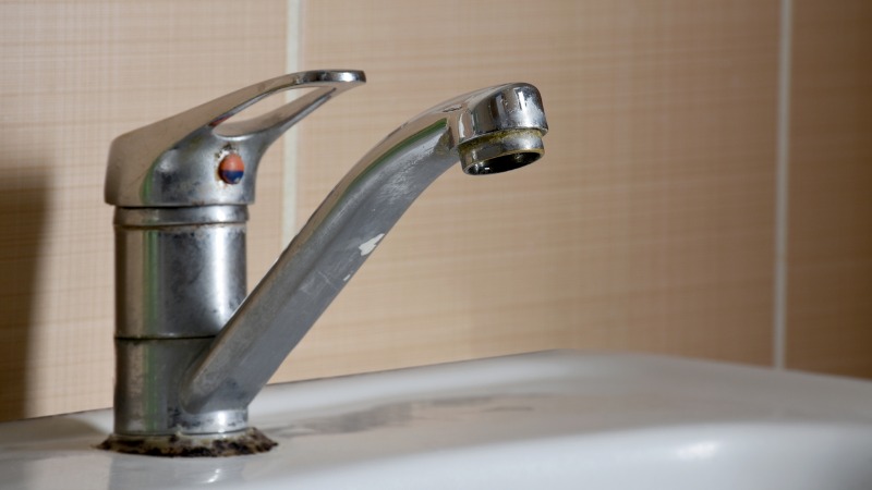 Kalkaanslag verwijderen uit de leidingen